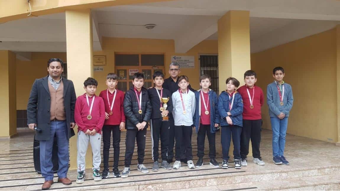 KÜÇÜK ERKEK VOLEYBOL TAKIMIMIZ İL ŞAMPİYONU